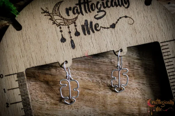 Silver Monstera leaf earrings - Image 5