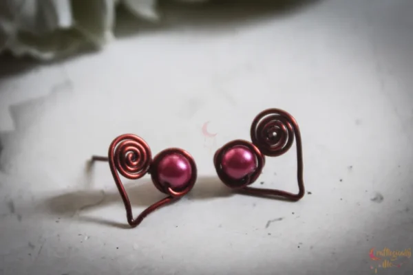 Heart pearl Swirly Stud - Image 3