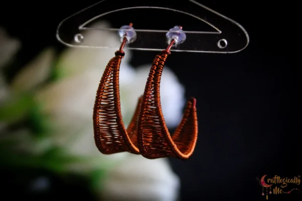 Leaf half-moon wire loom stud